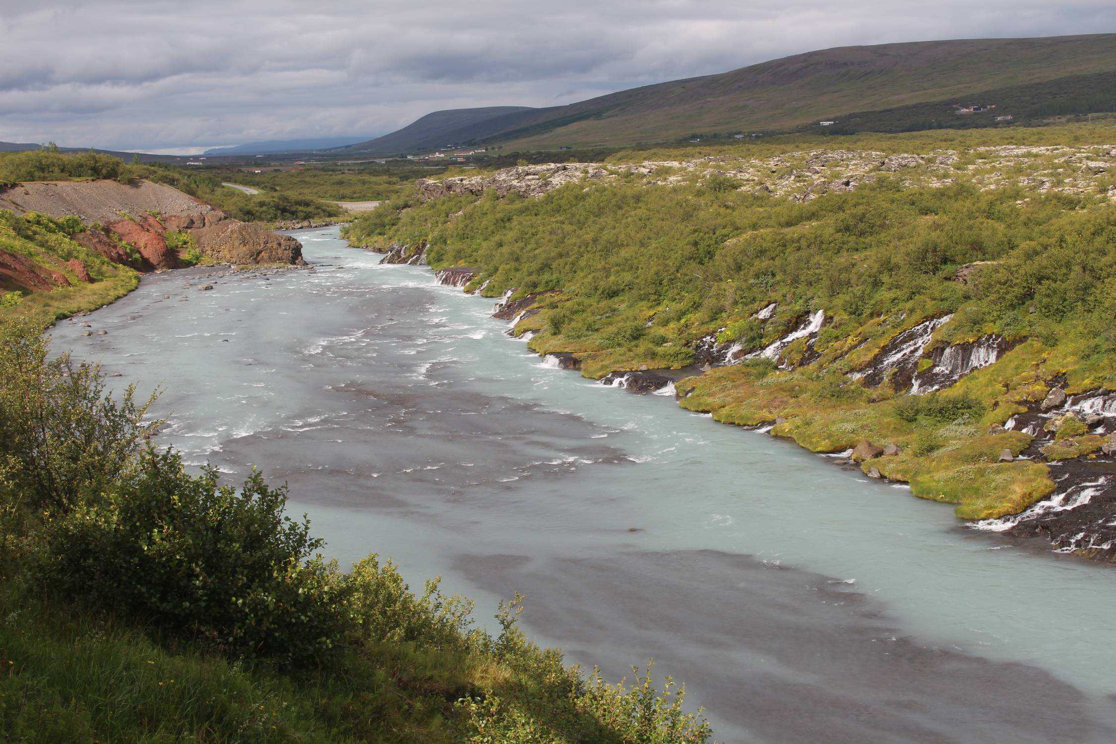 Islande, paysage, cascades Hraunfossar