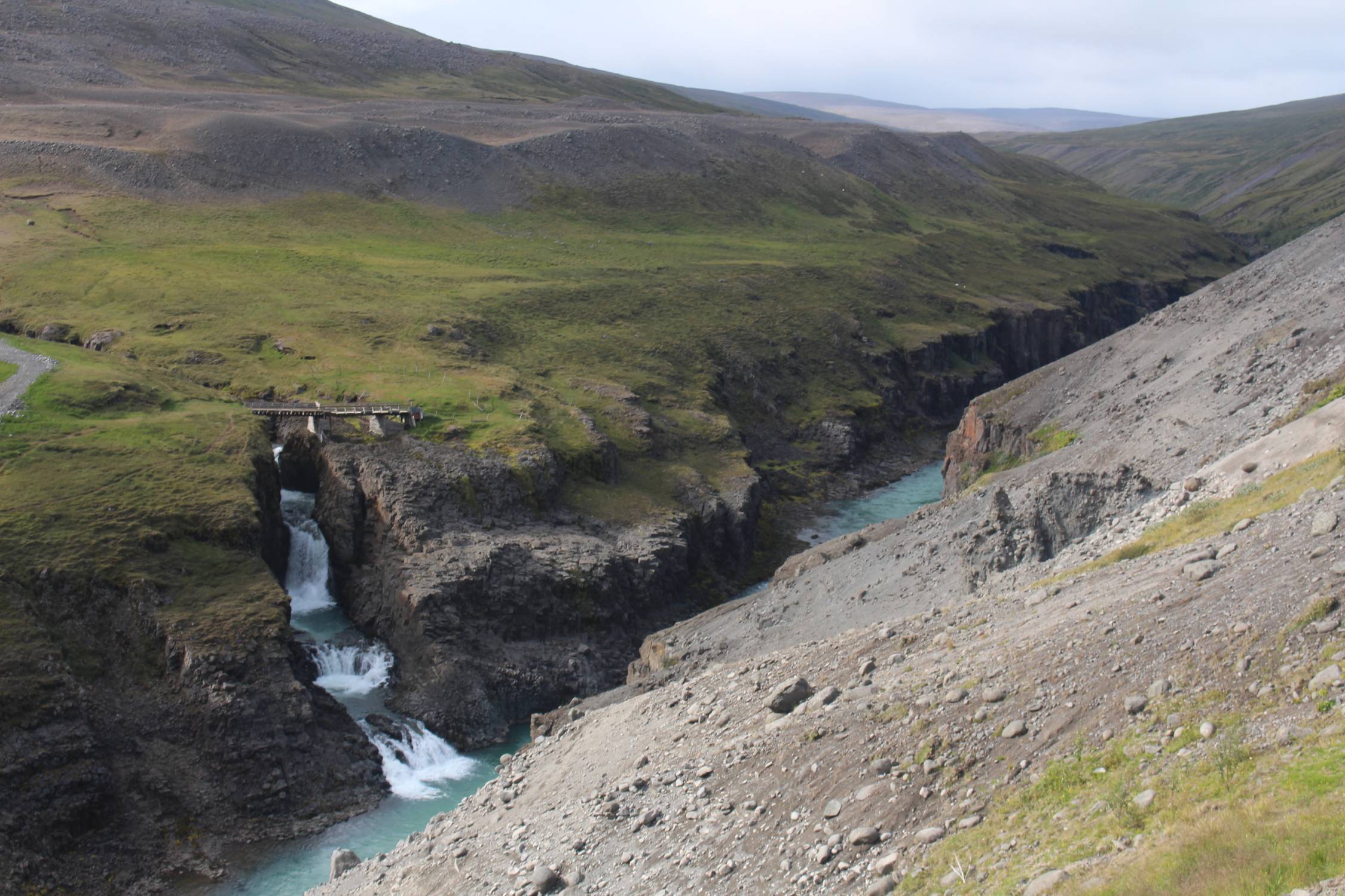 Islande, Studlagil, cascade