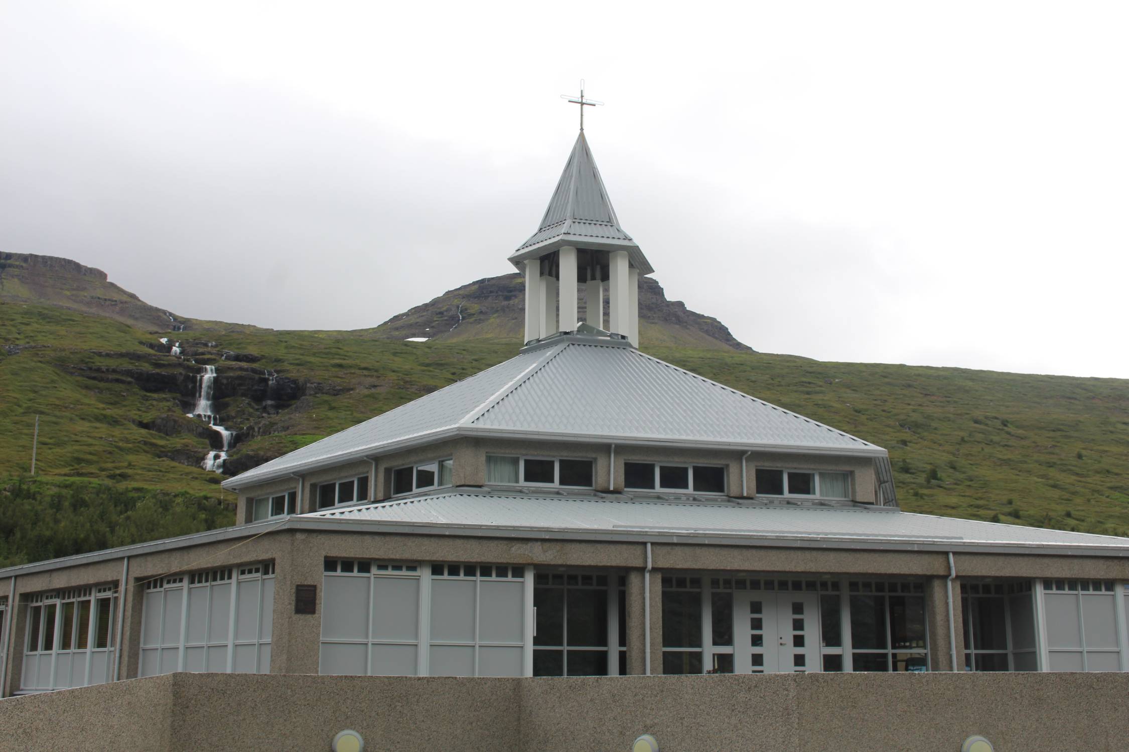 Islande, Eskifjördur, église