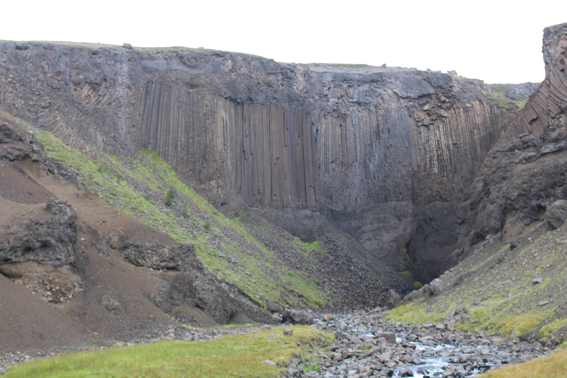 Islande, Hangifoss, colonnes de basalte