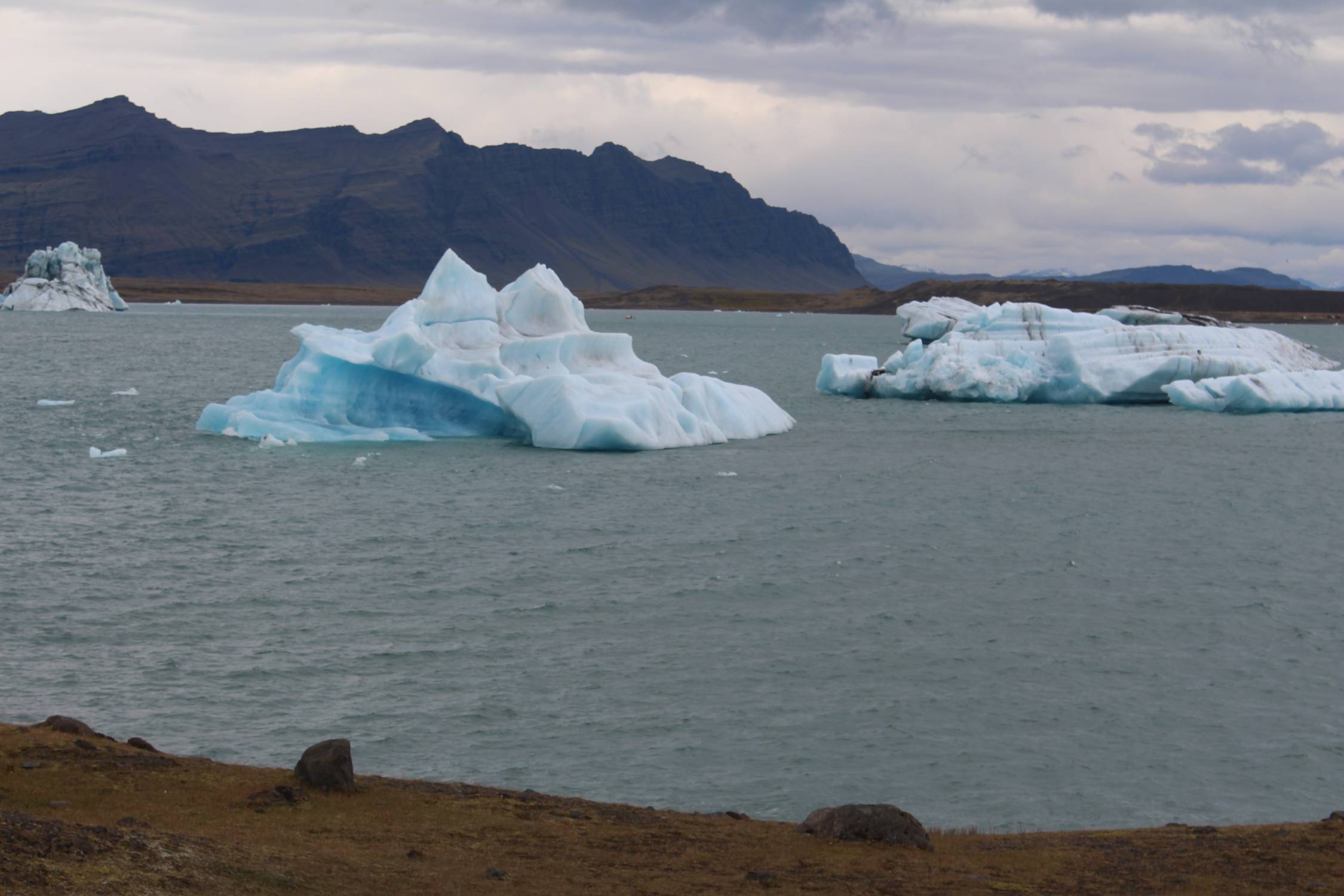 Islande, lac de Fjallsárlón, icebergs