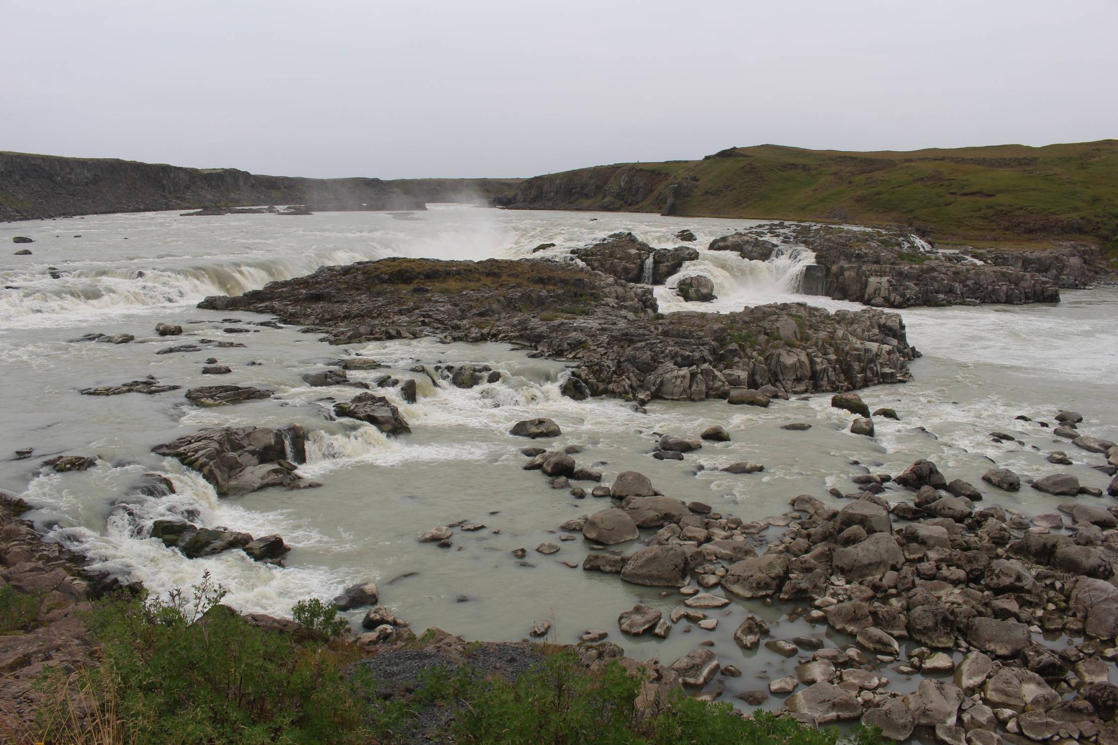 Islande, chutes de Uridafoss, paysage