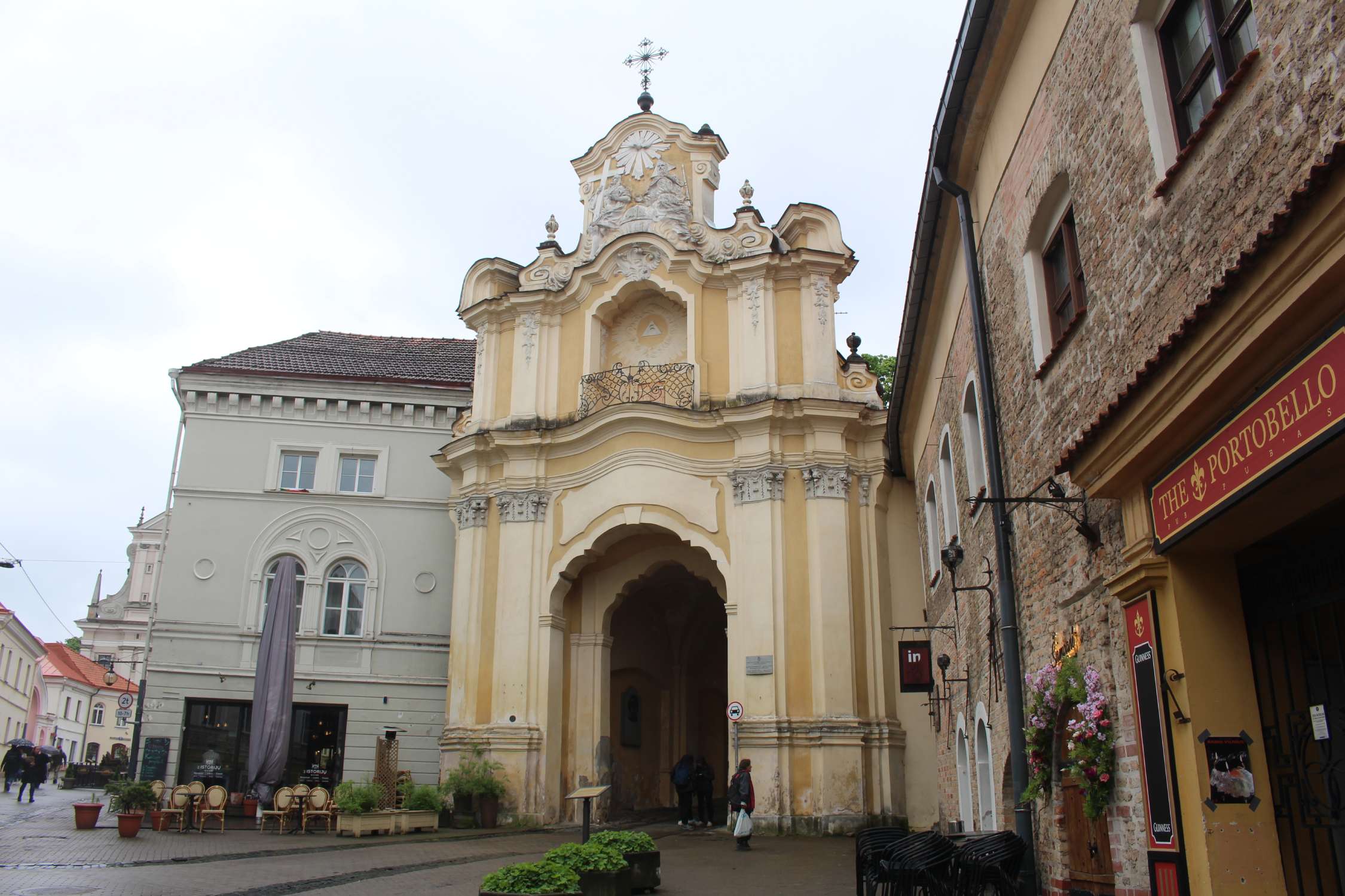 Vilnius, porte monastère Sainte-Trinité