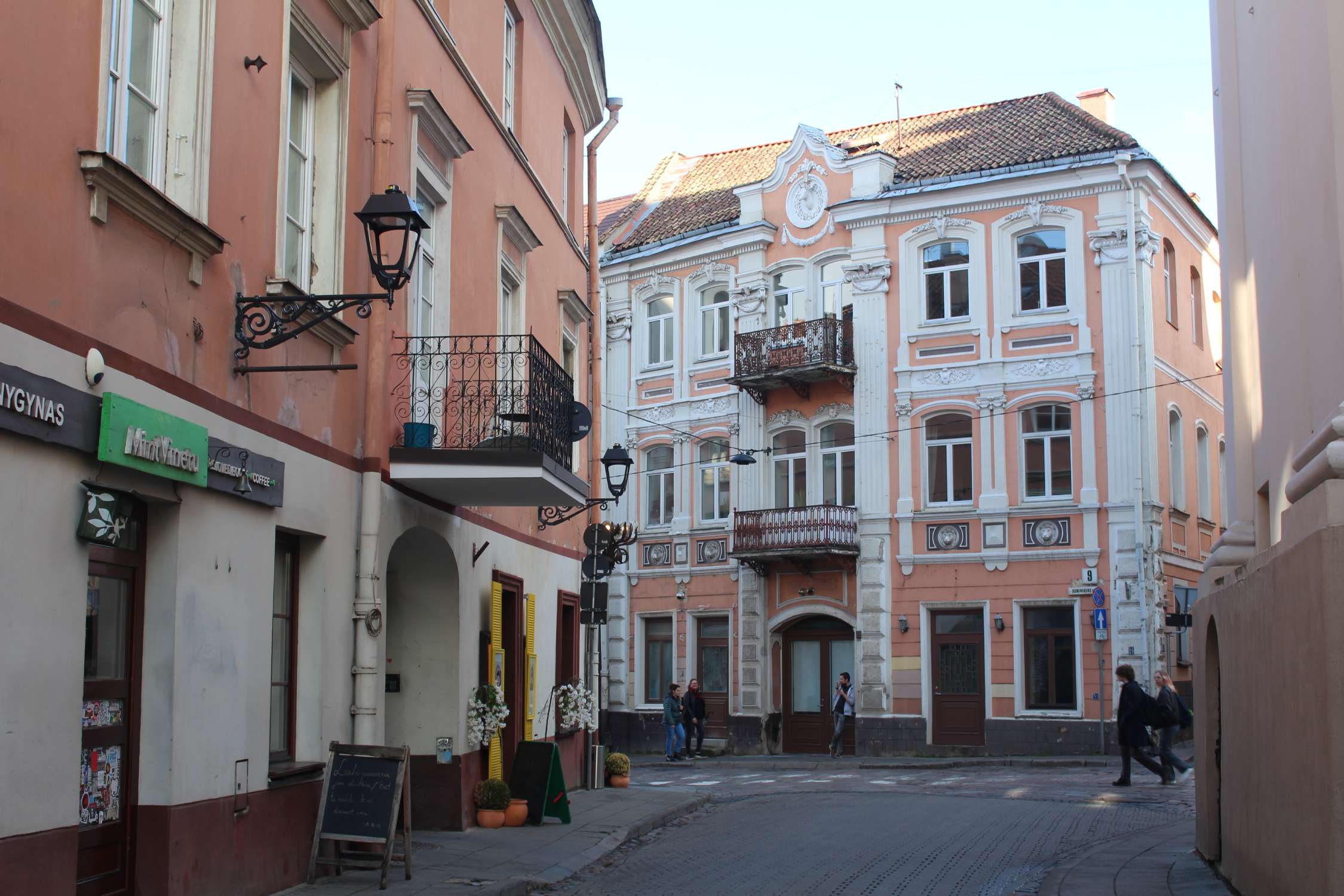 Vilnius, façade typique, rue Dominikony