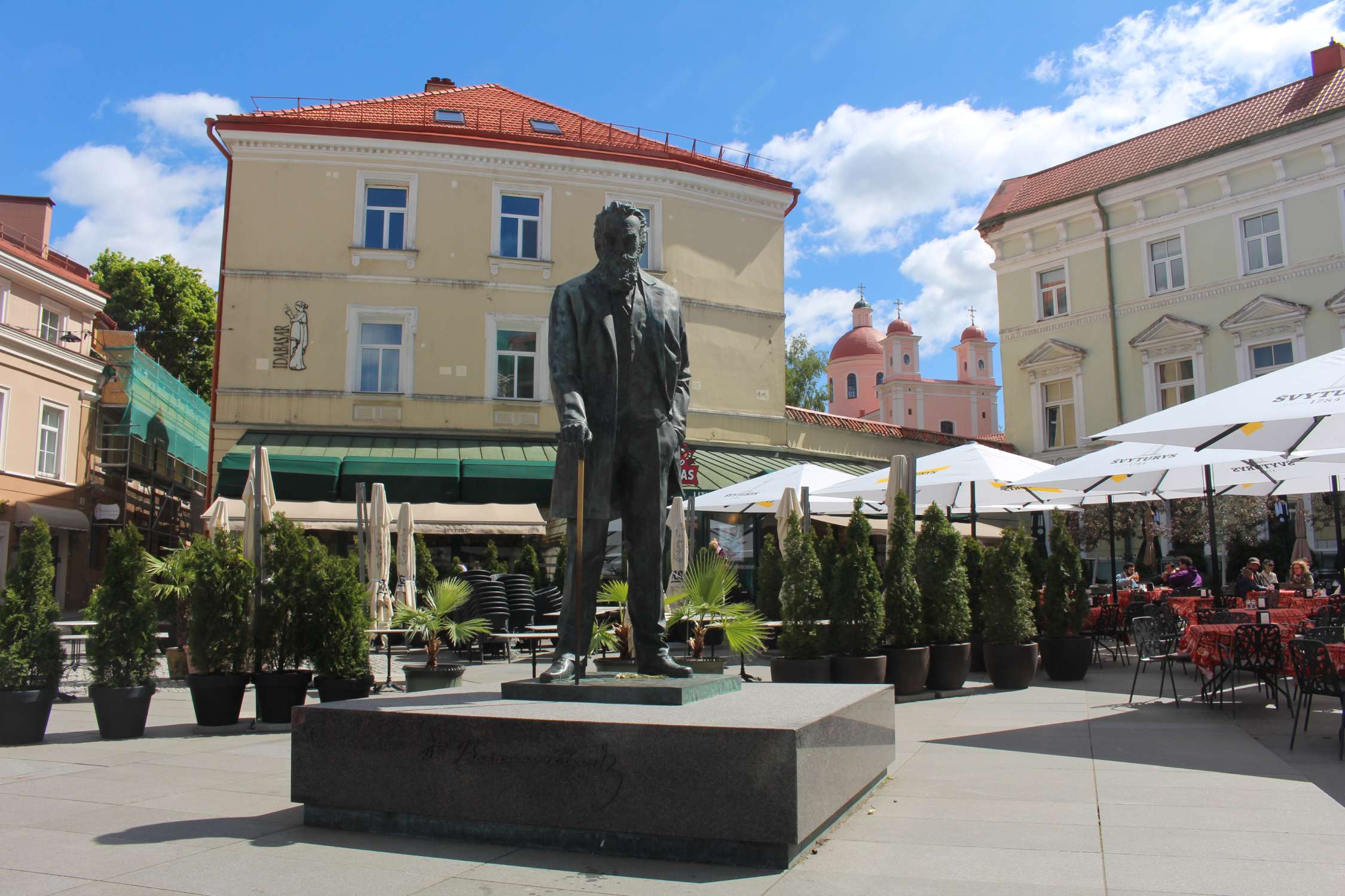 Vilnius, sculpture Jonas Basanavicius