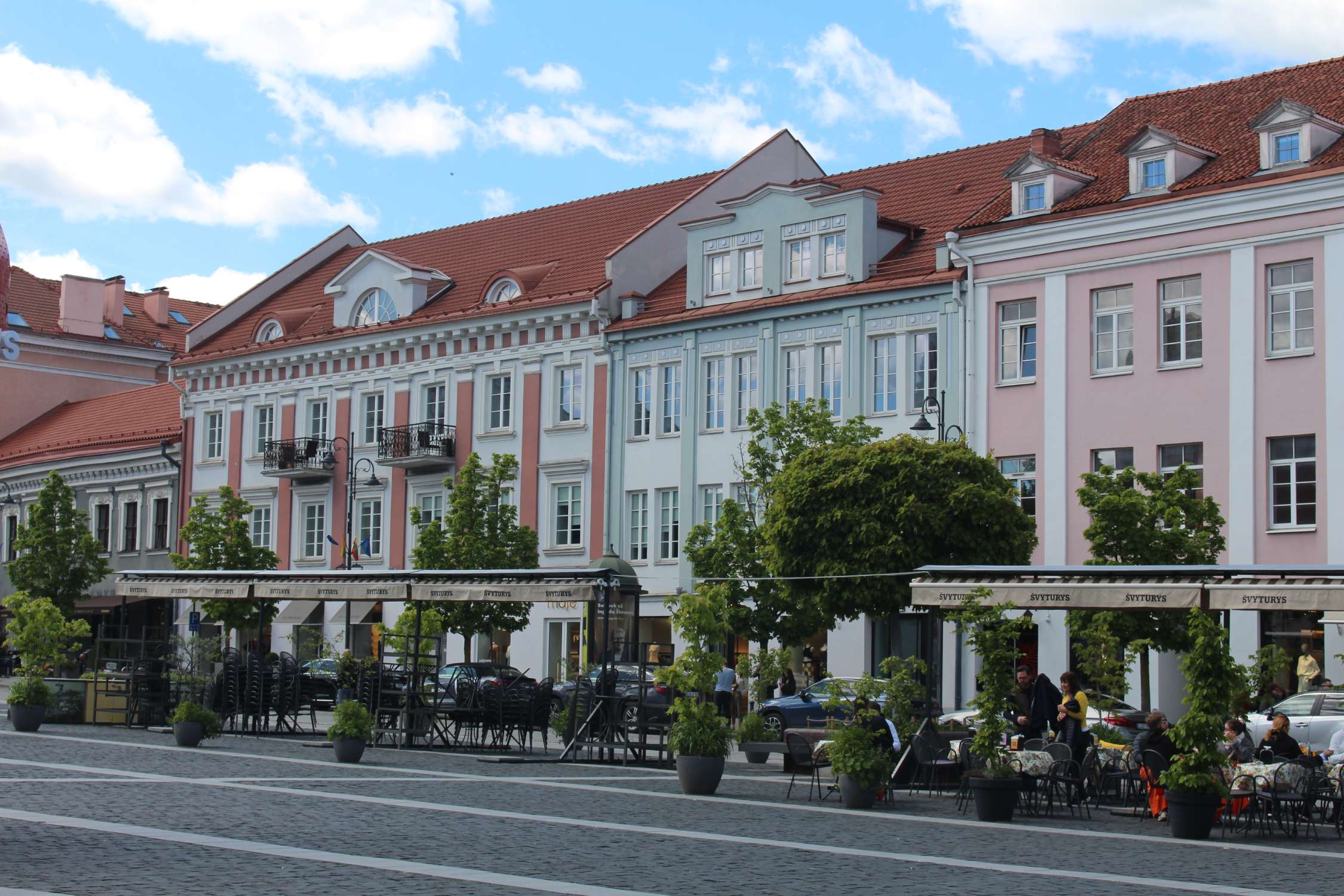 Vilnius, bâtiments place ancien hôtel de ville