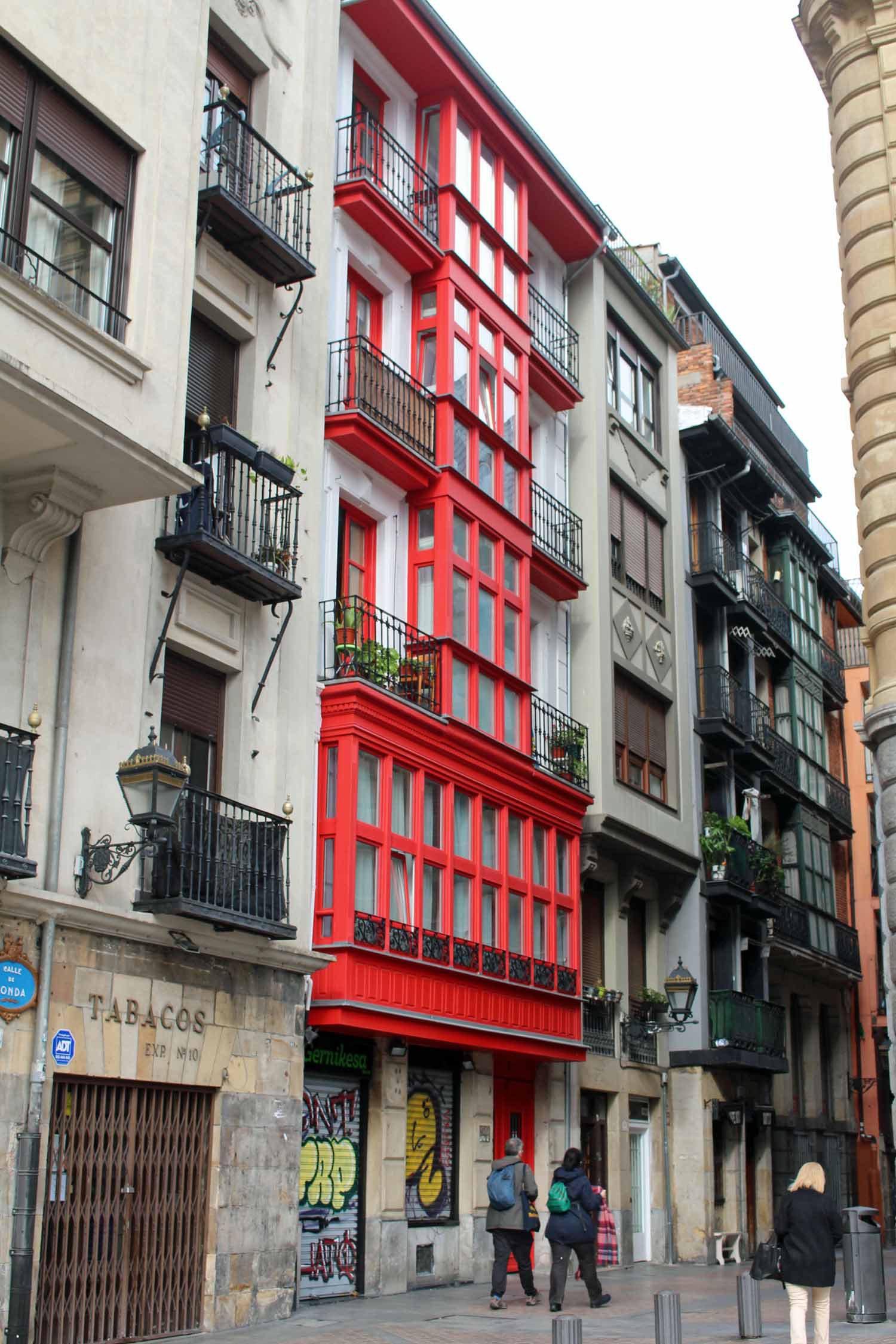 Bilbao, centre historique, façade rouge