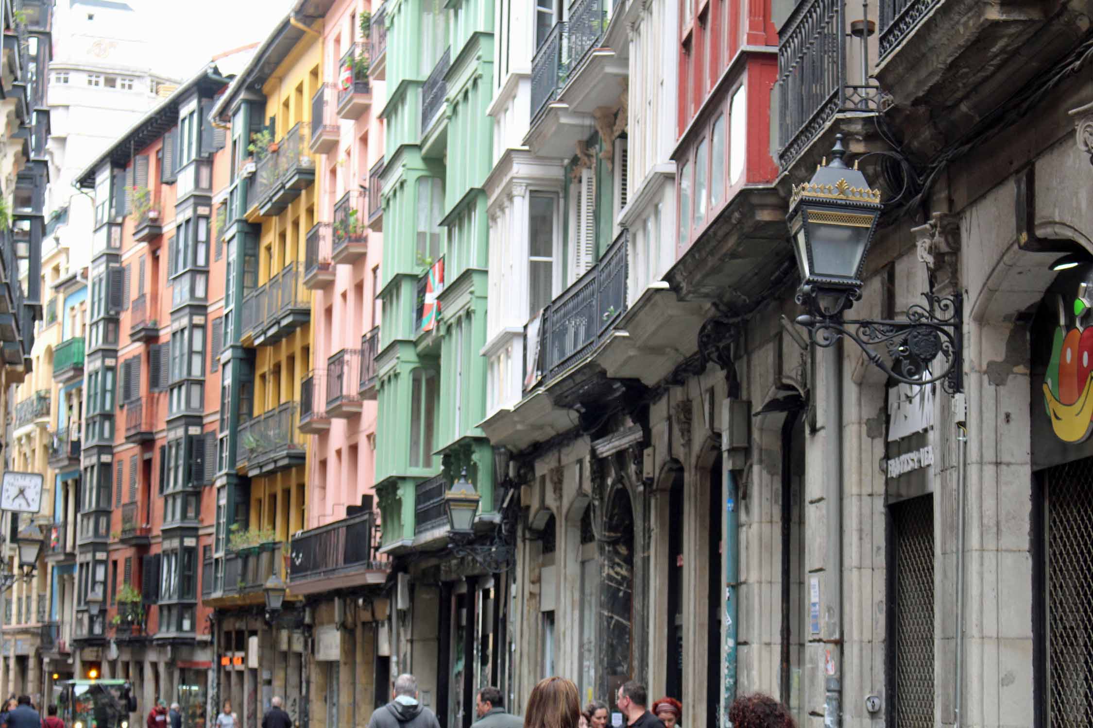 Bilbao, rue Askao, façades colorées