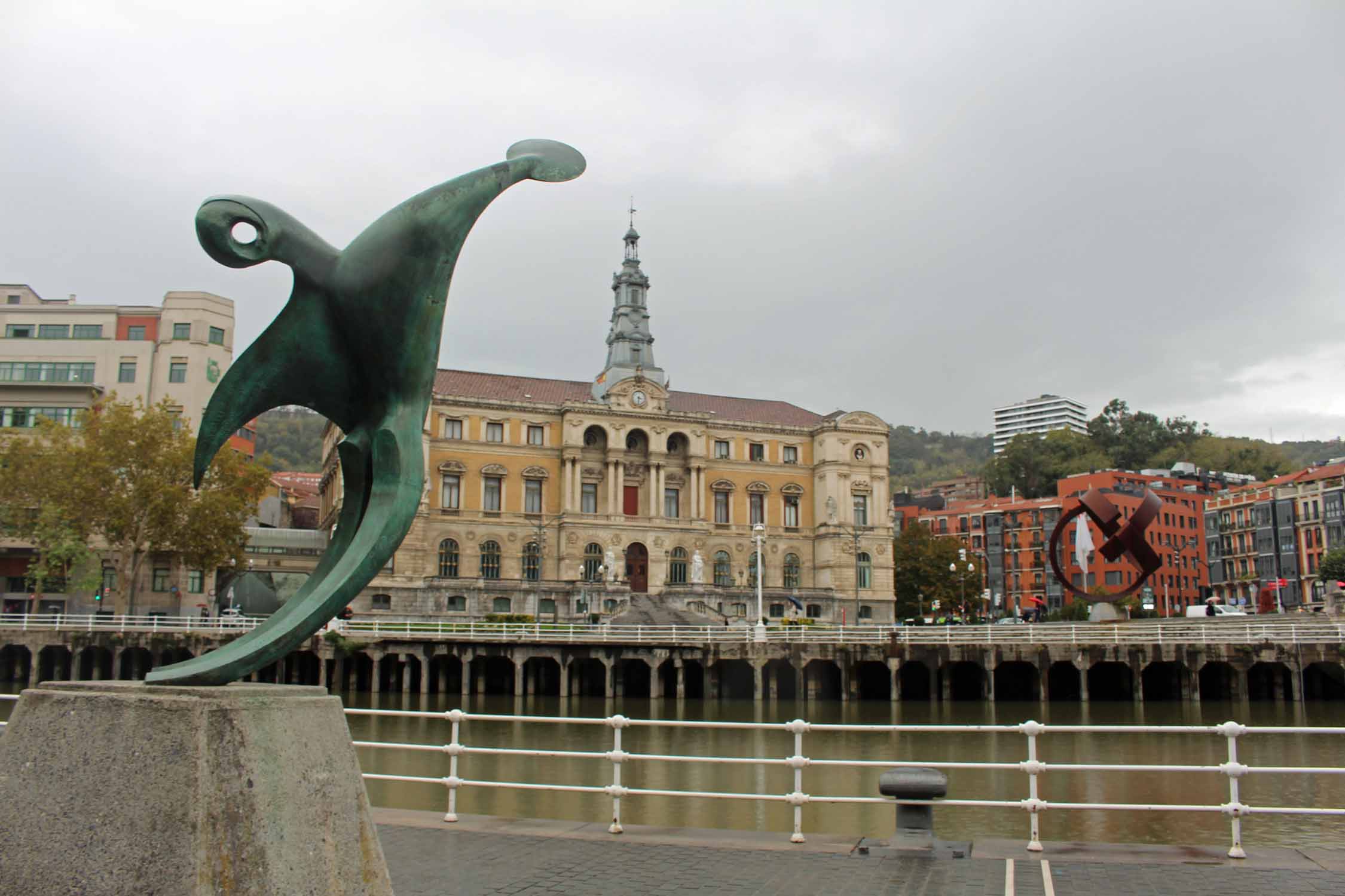 Bilbao, statue Dia del mar