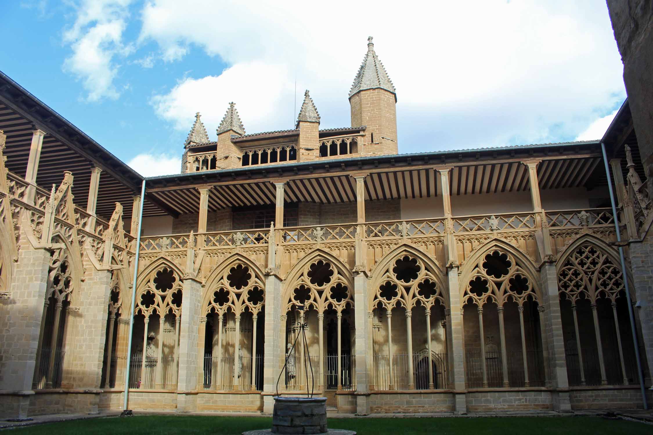 Pampelune, cathédrale, cloître, jardin