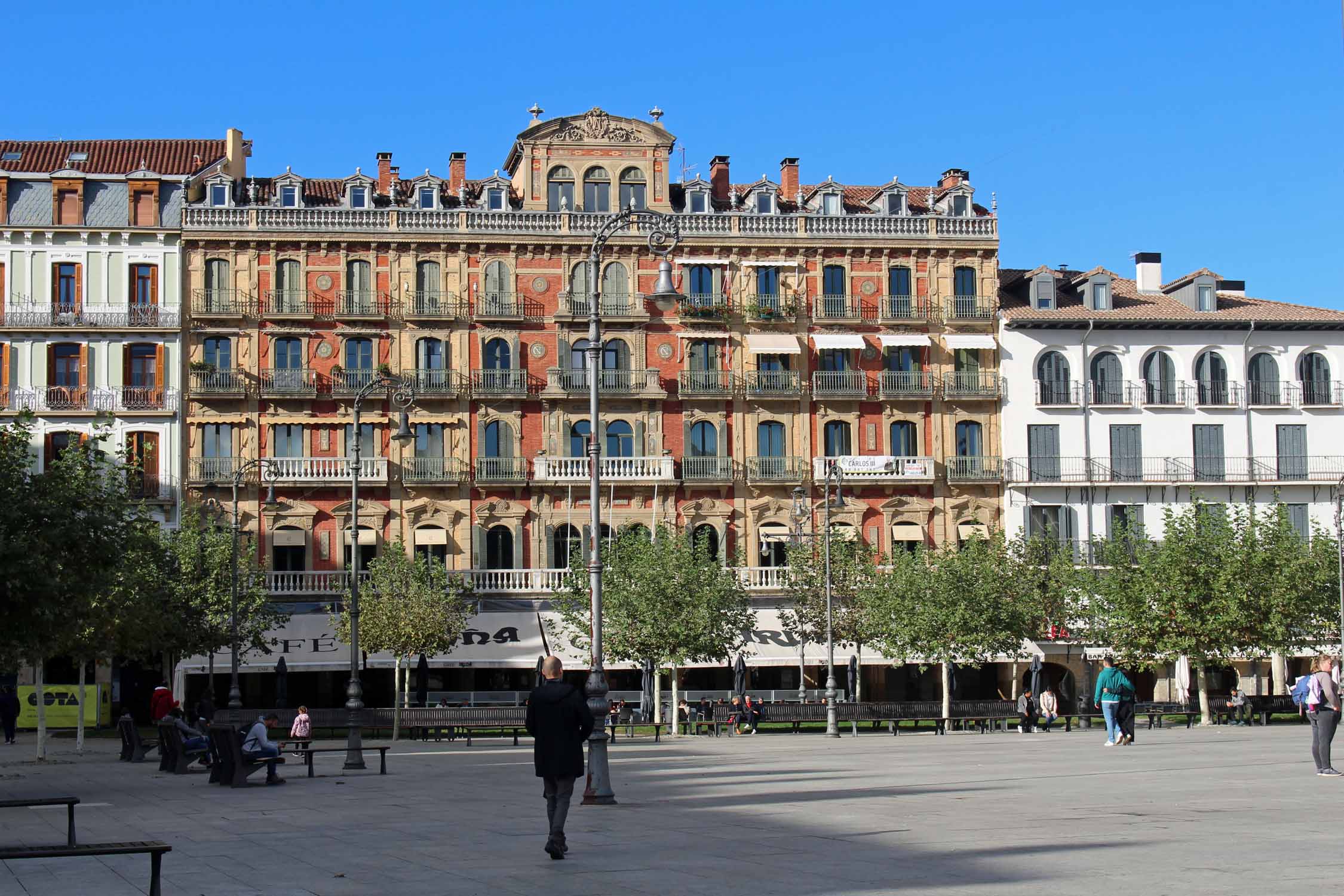 Pampelune, place des Castillo, façades