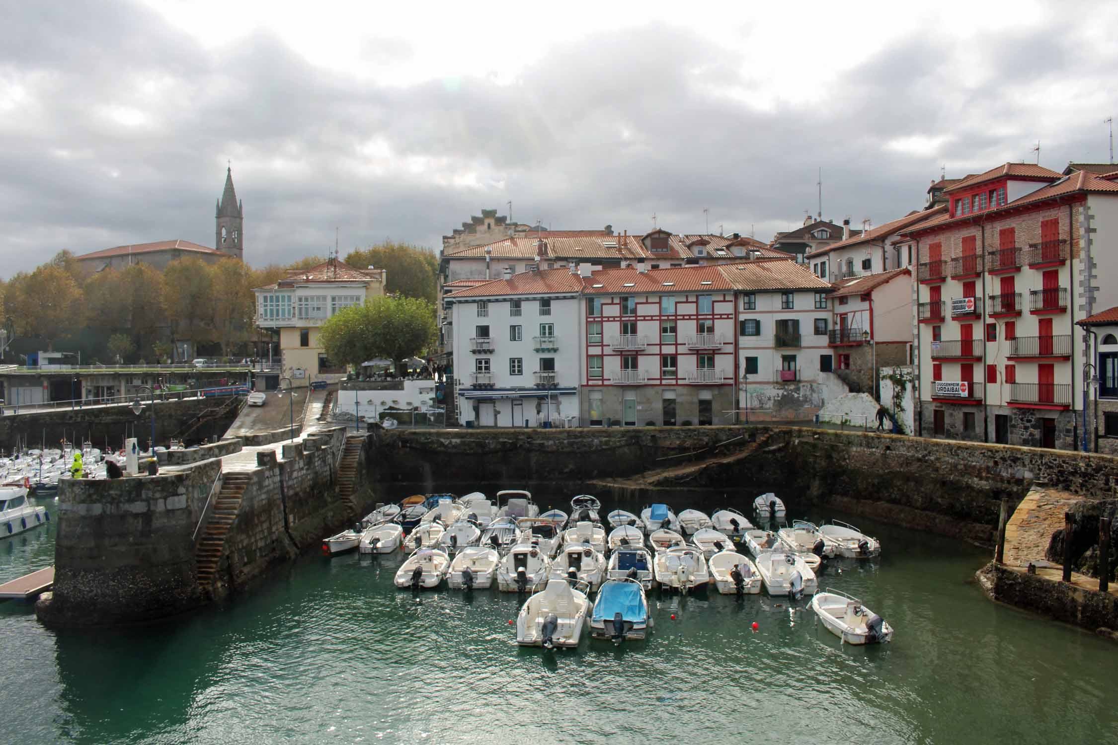 Mundaka, port