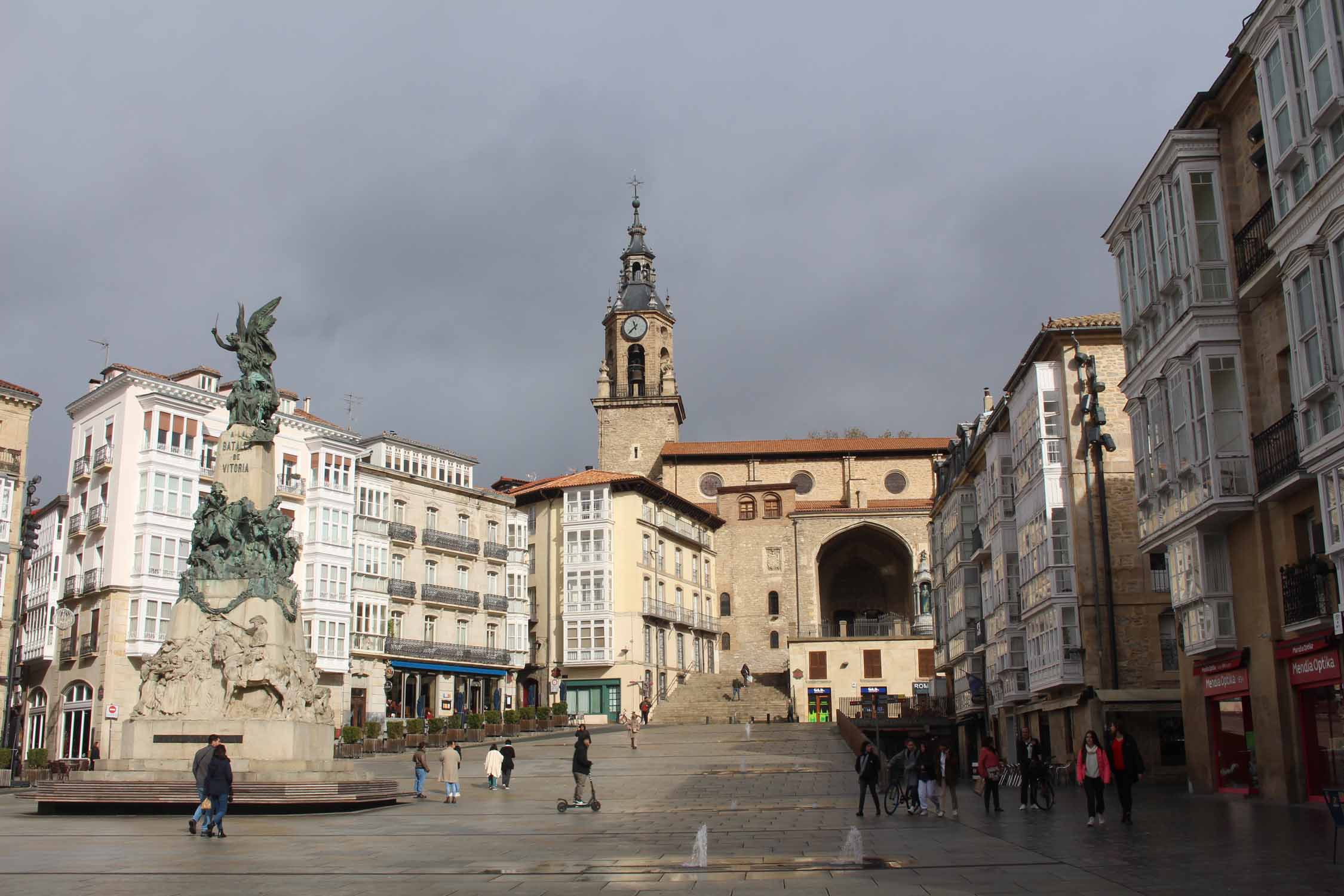 Vitoria-Gasteiz, place Virgen Blanca