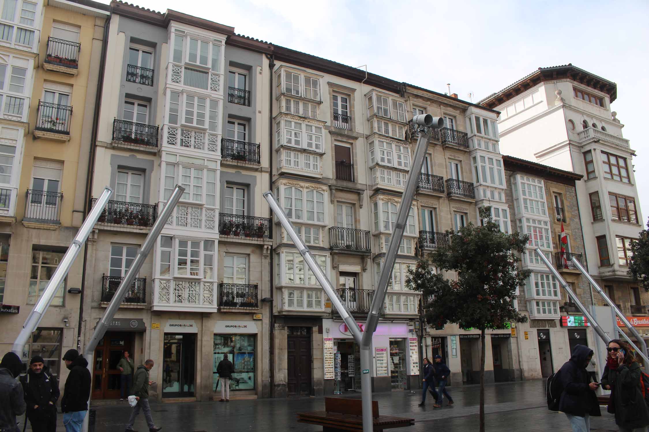 Vitoria-Gasteiz, place Virgen Blanca, verandas