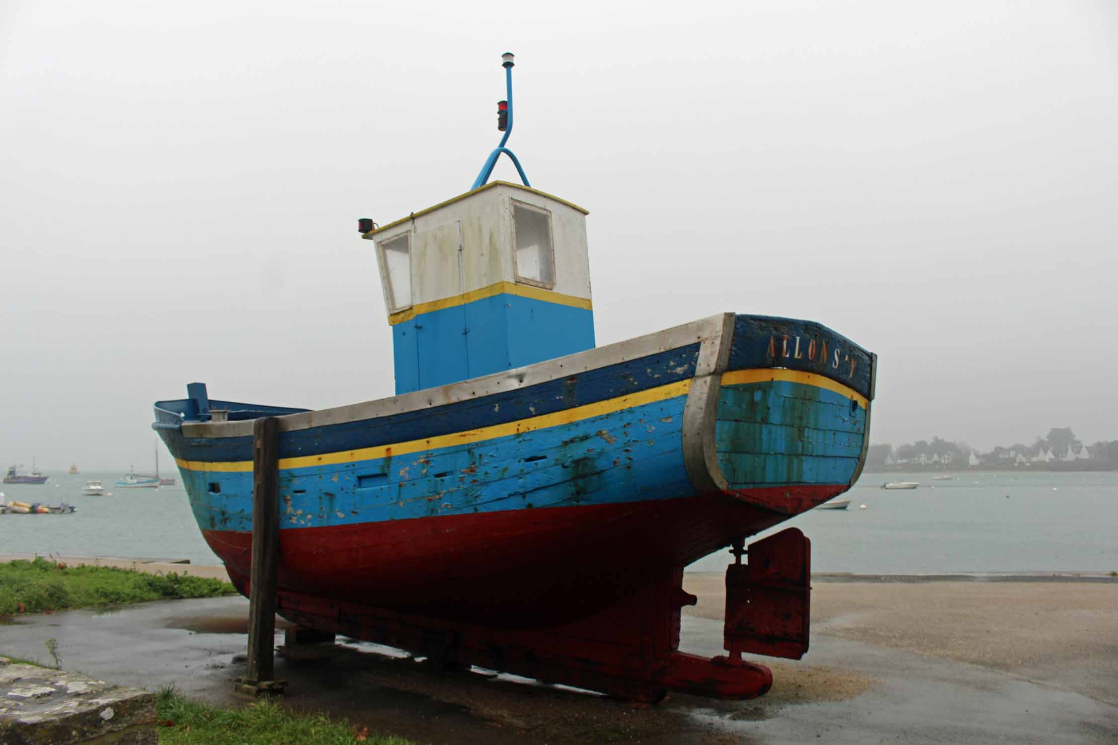 Arzon, bateau coloré