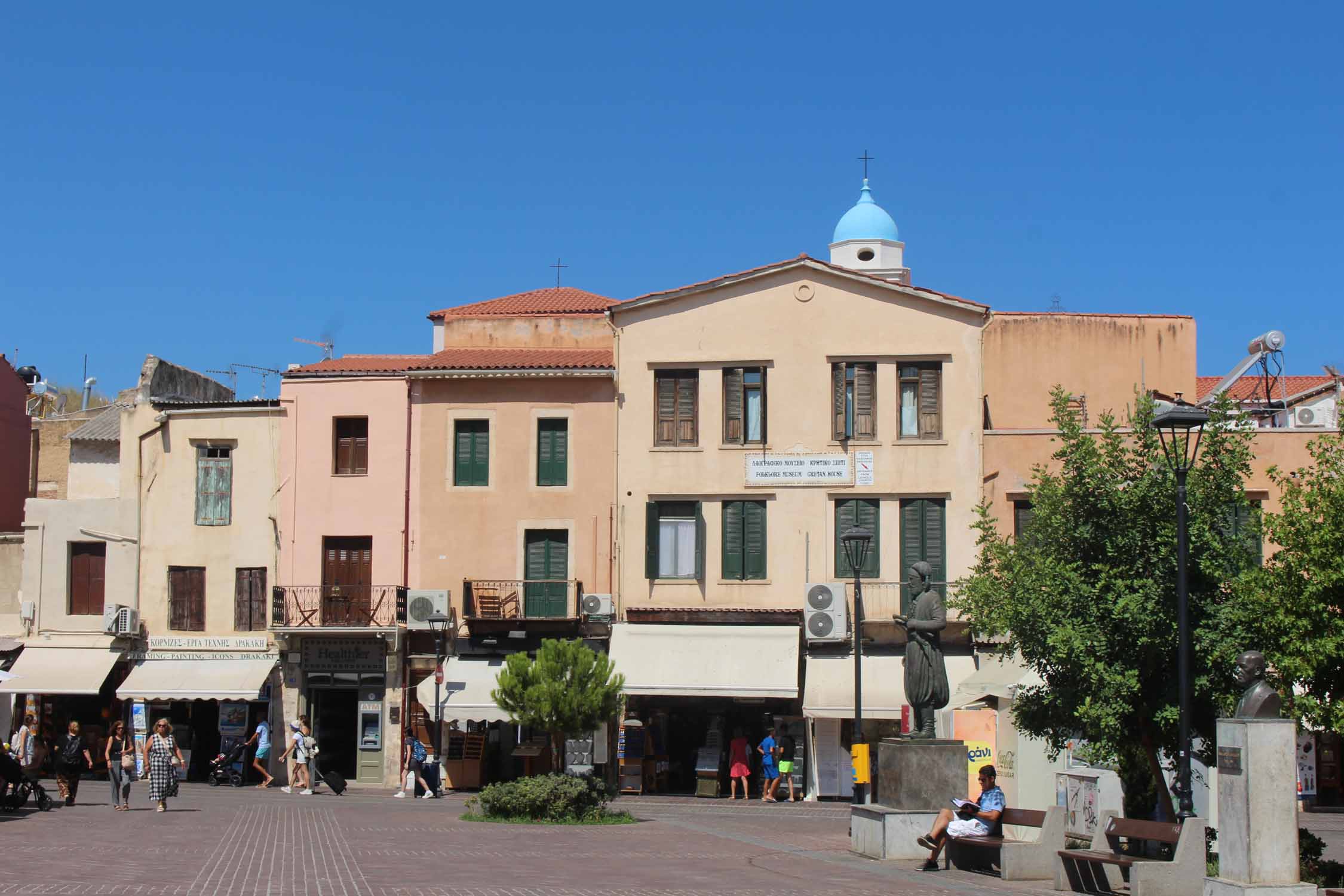 Crète, La Canée, cathédrale, place piétonne