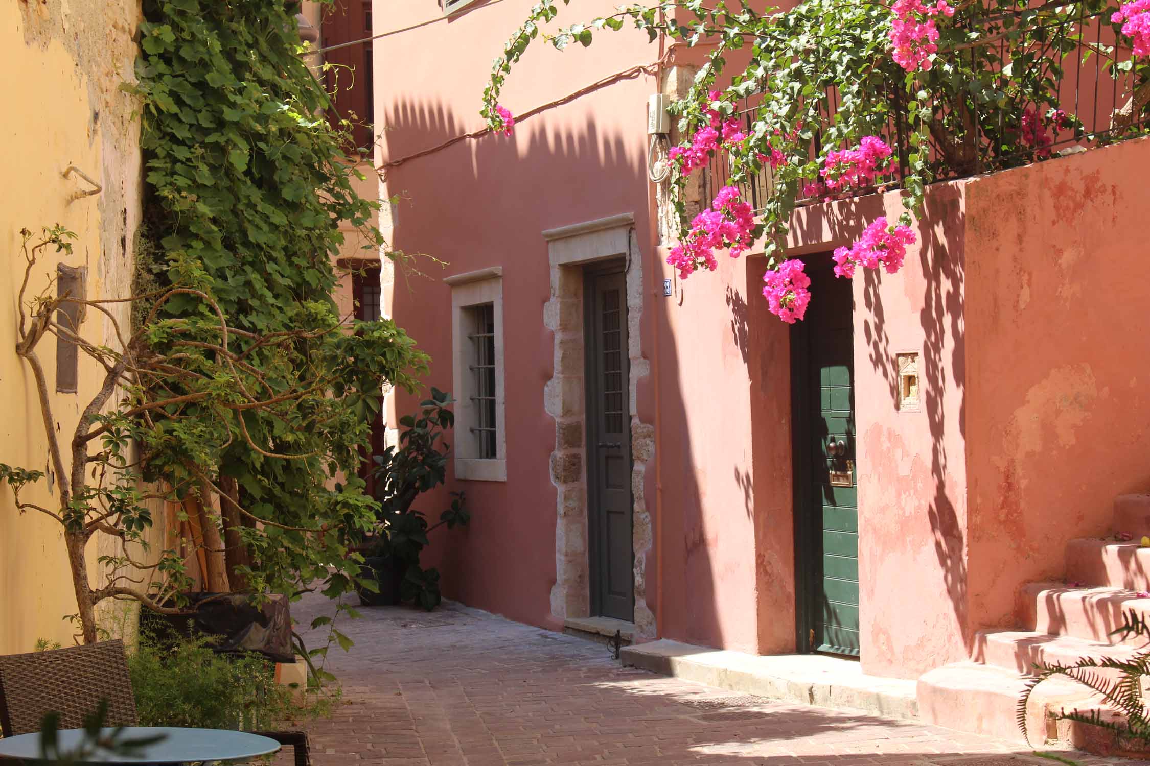 Crète, La Canée, ruelle colorée