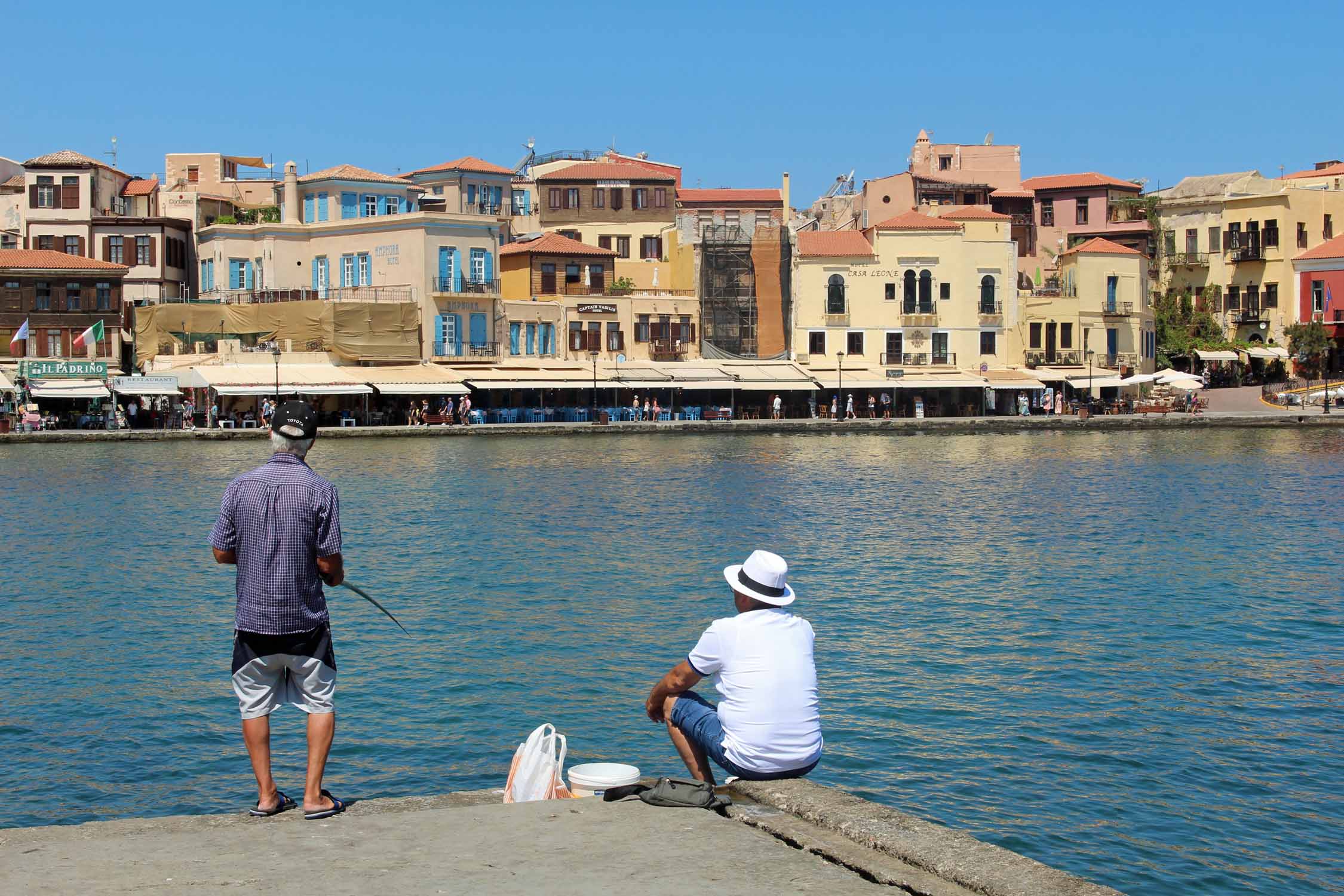 Crète, La Canée, vieux port, pêcheurs