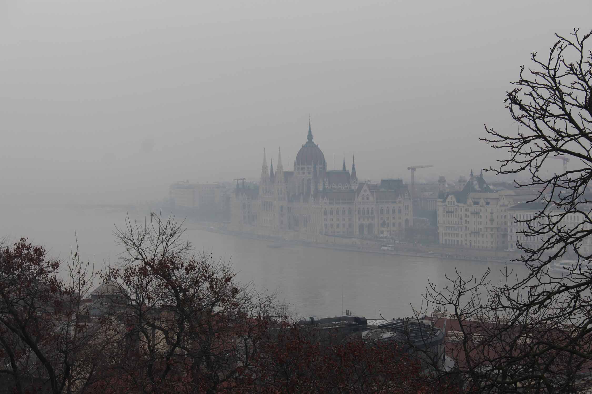 Budapest, Parlement, brouillard