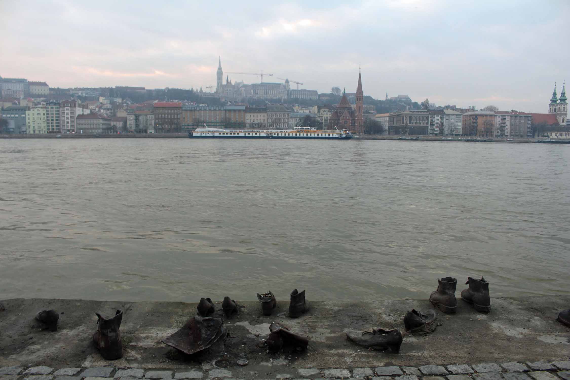 Budapest, mémorial des Chaussures, Danube