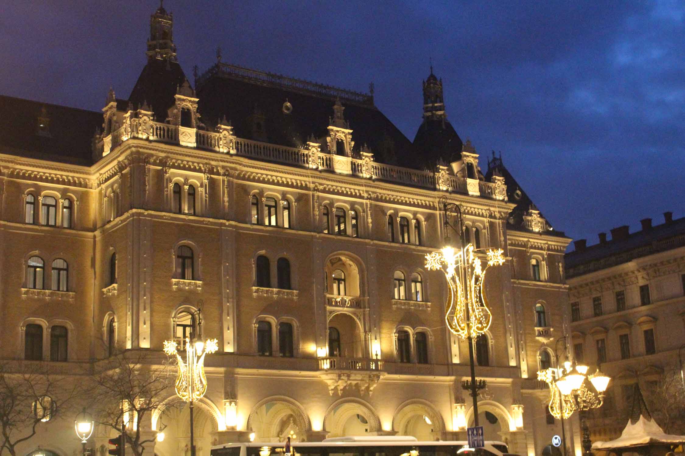 Budapest, édifice de l'Opéra, nuit