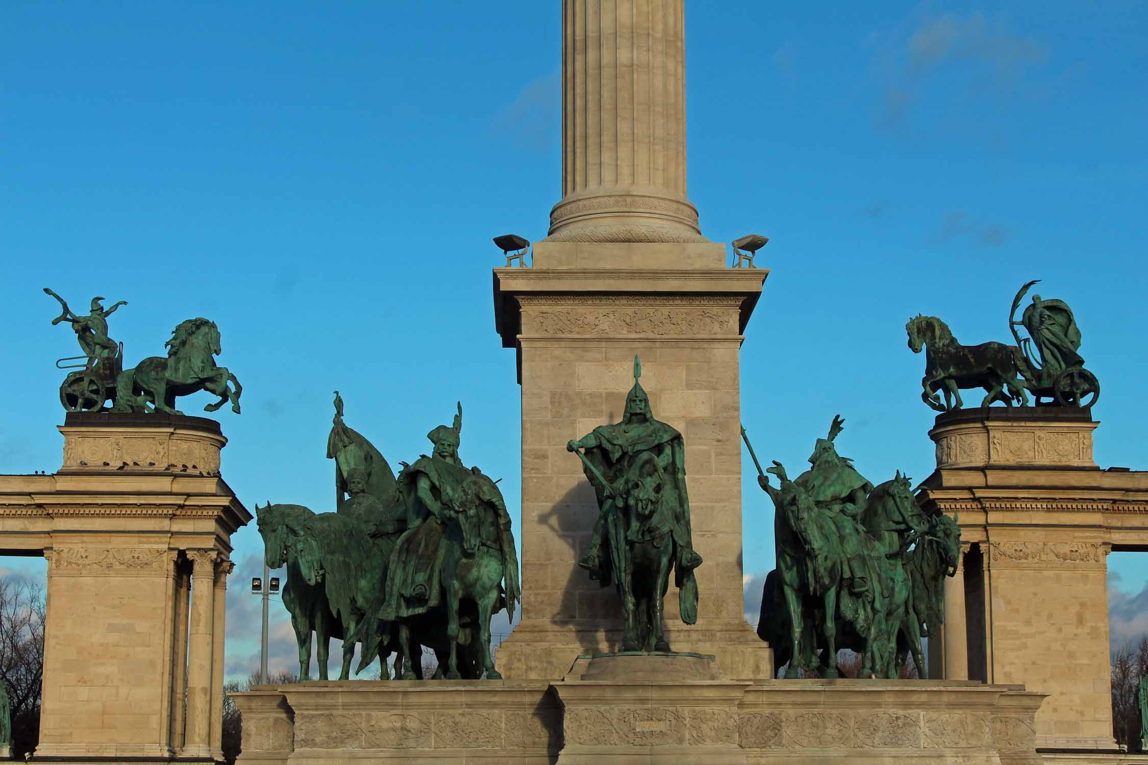 Budapest, place des Héros, statues