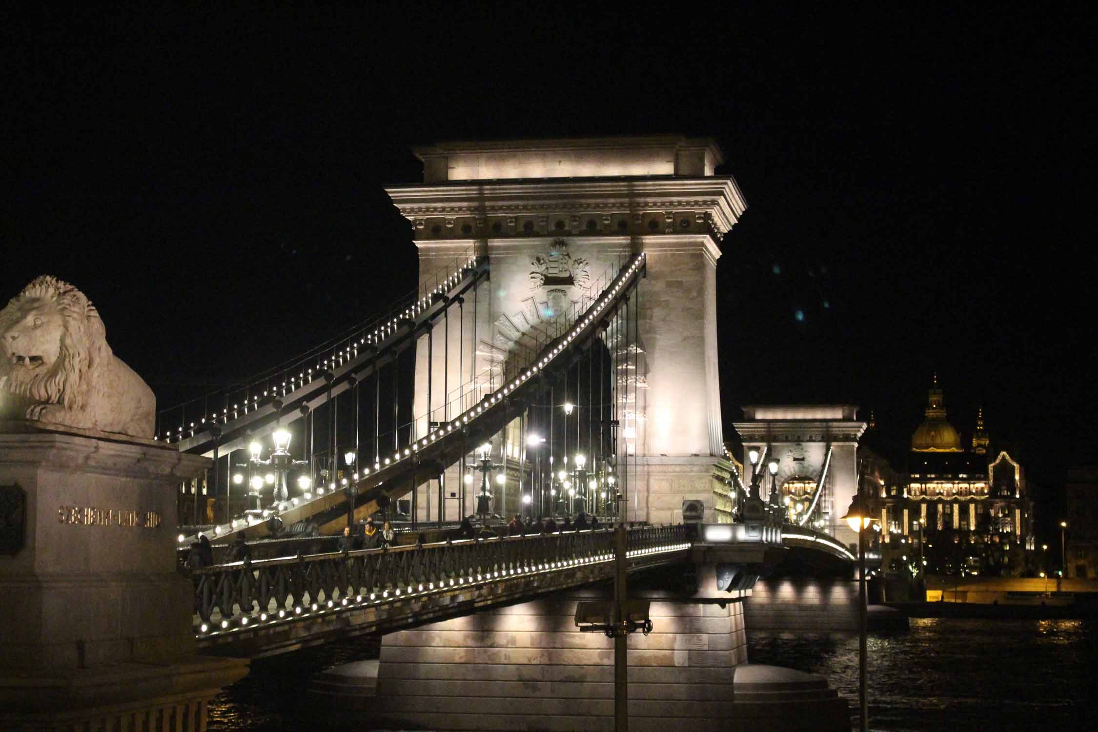 Budapest, nuit, Pont aux Chaînes