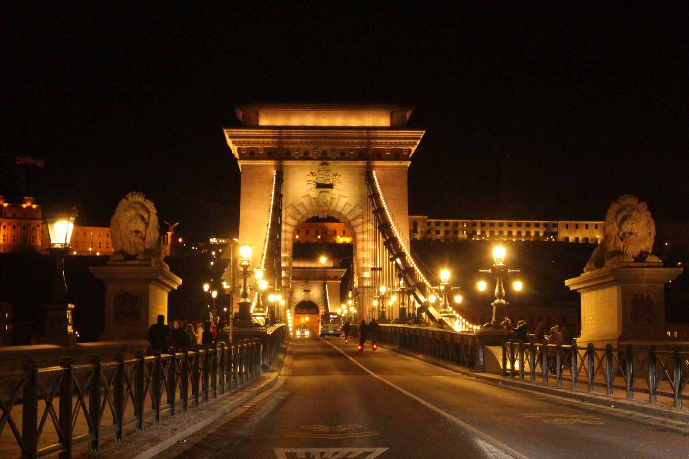 Budapest, éclairage, Pont aux Chaînes