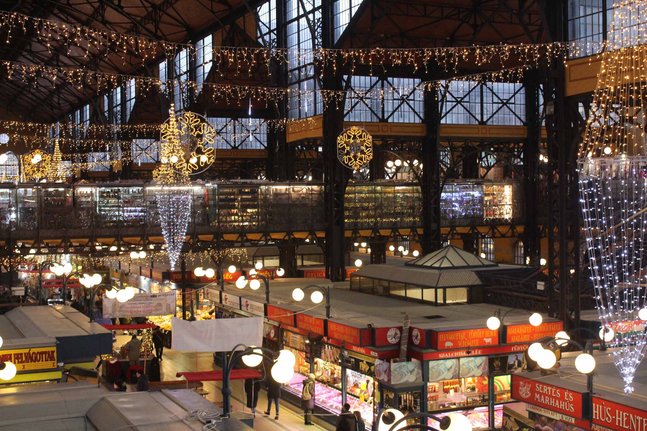 Budapest, marché central, illuminations