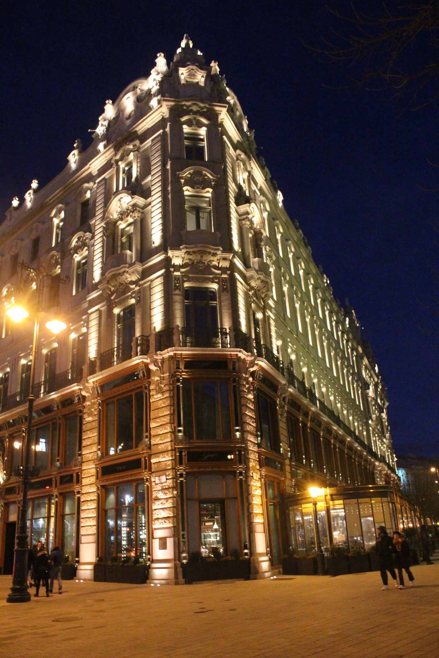 Budapest, bâtiment rue Vaci, nuit