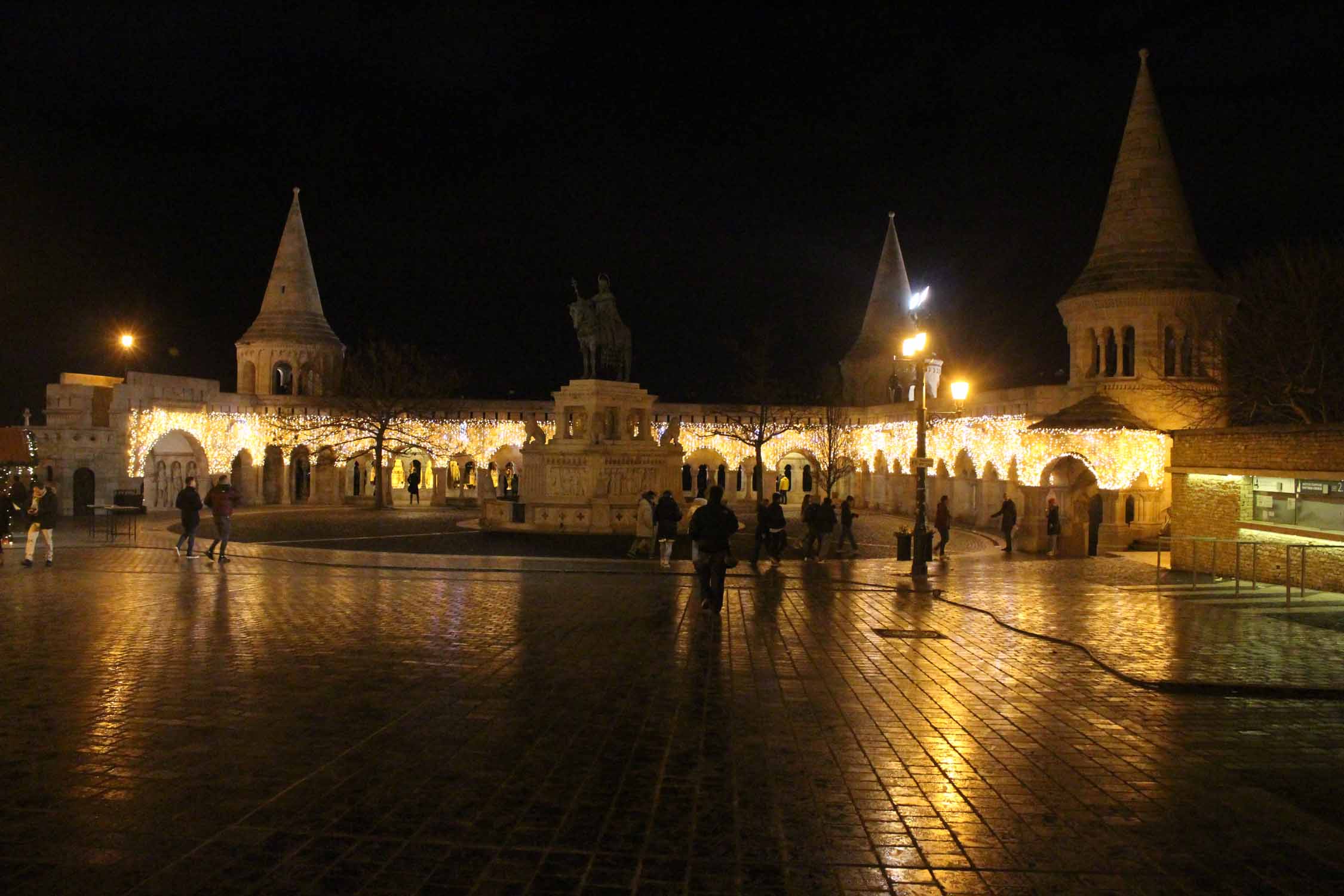 Budapest, nuit, Bastion des Pêcheurs