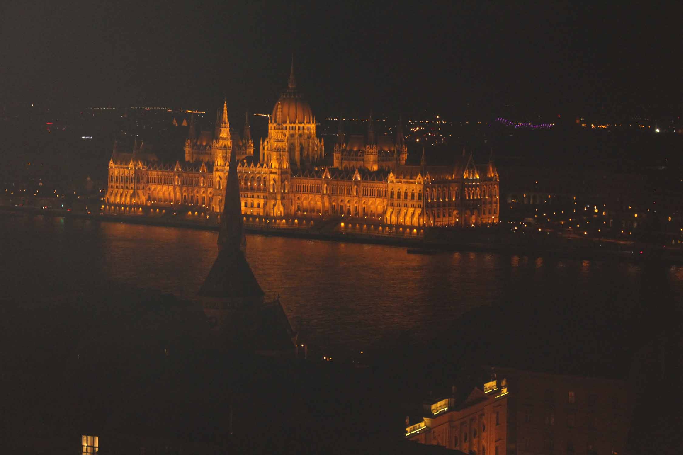 Budapest, le Parlement, nuit