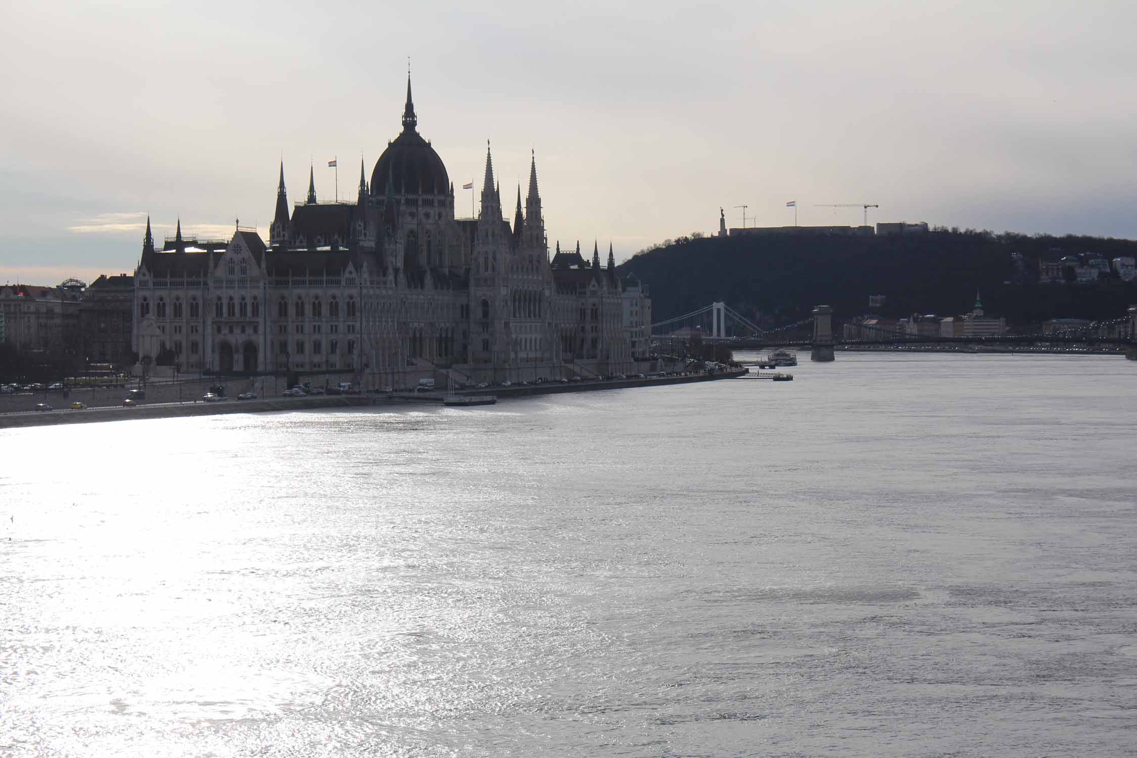 Budapest, Parlement, soleil