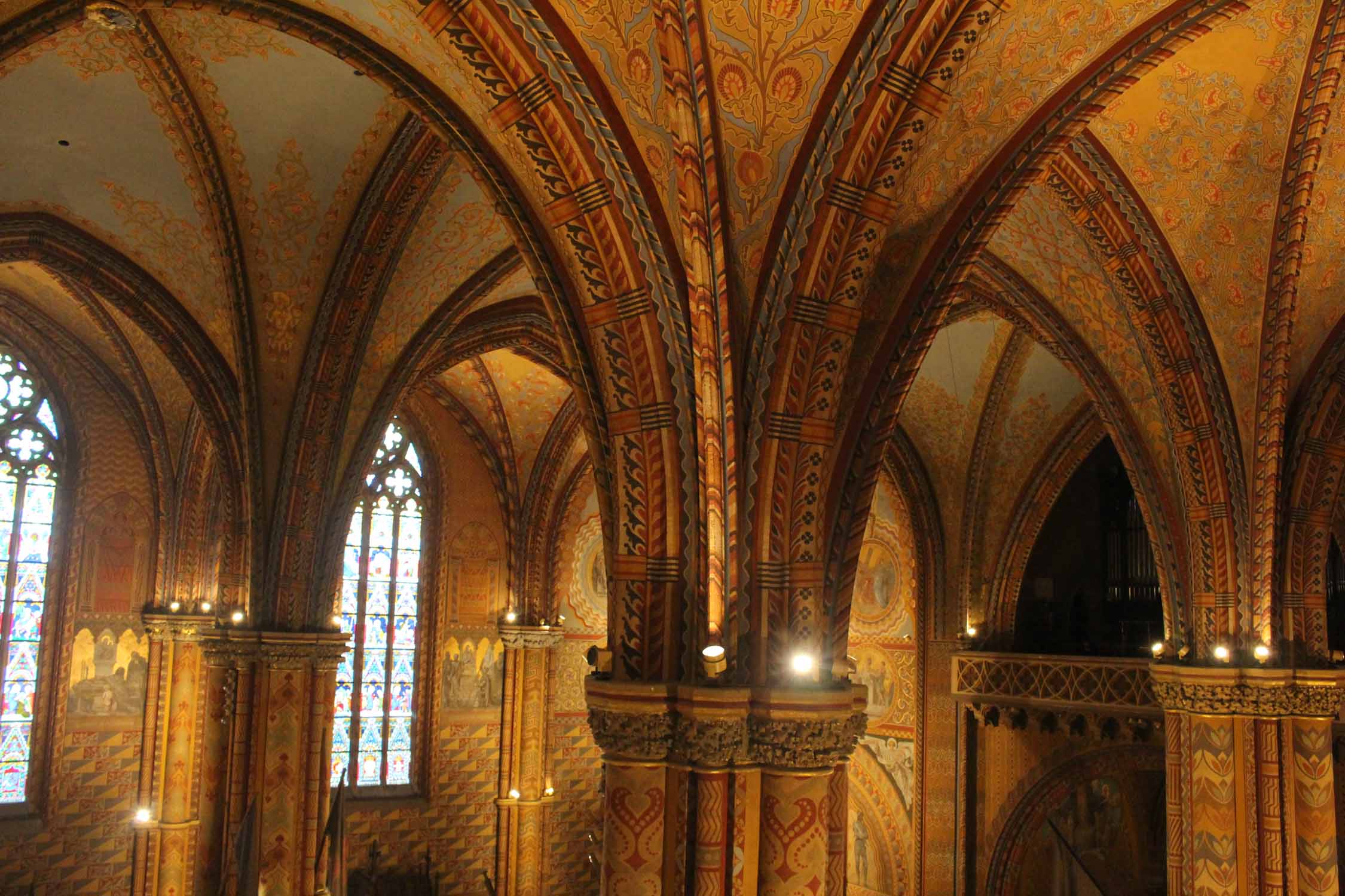 Budapest, église Notre-Dame de l'Assomption, arcs