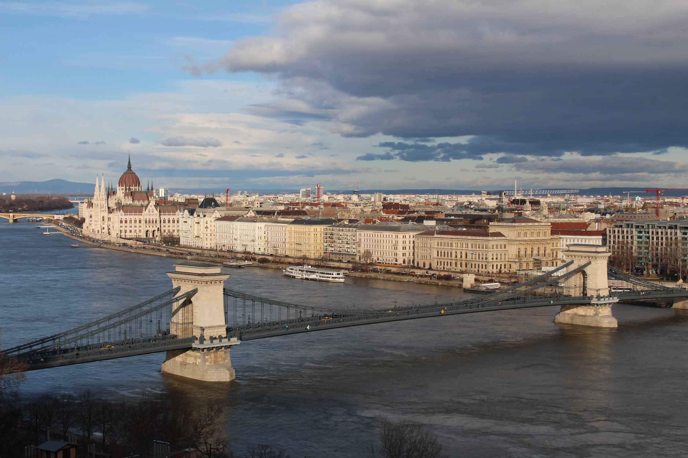 Panorama de Budapest, Pont aux Chaînes