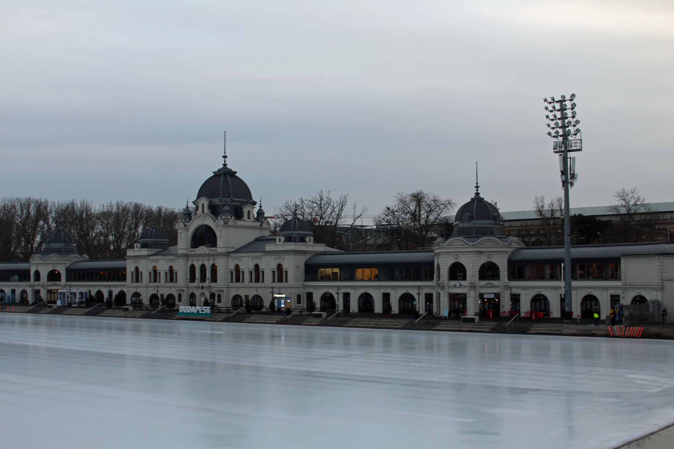 Budapest, patinoire de Varosliget