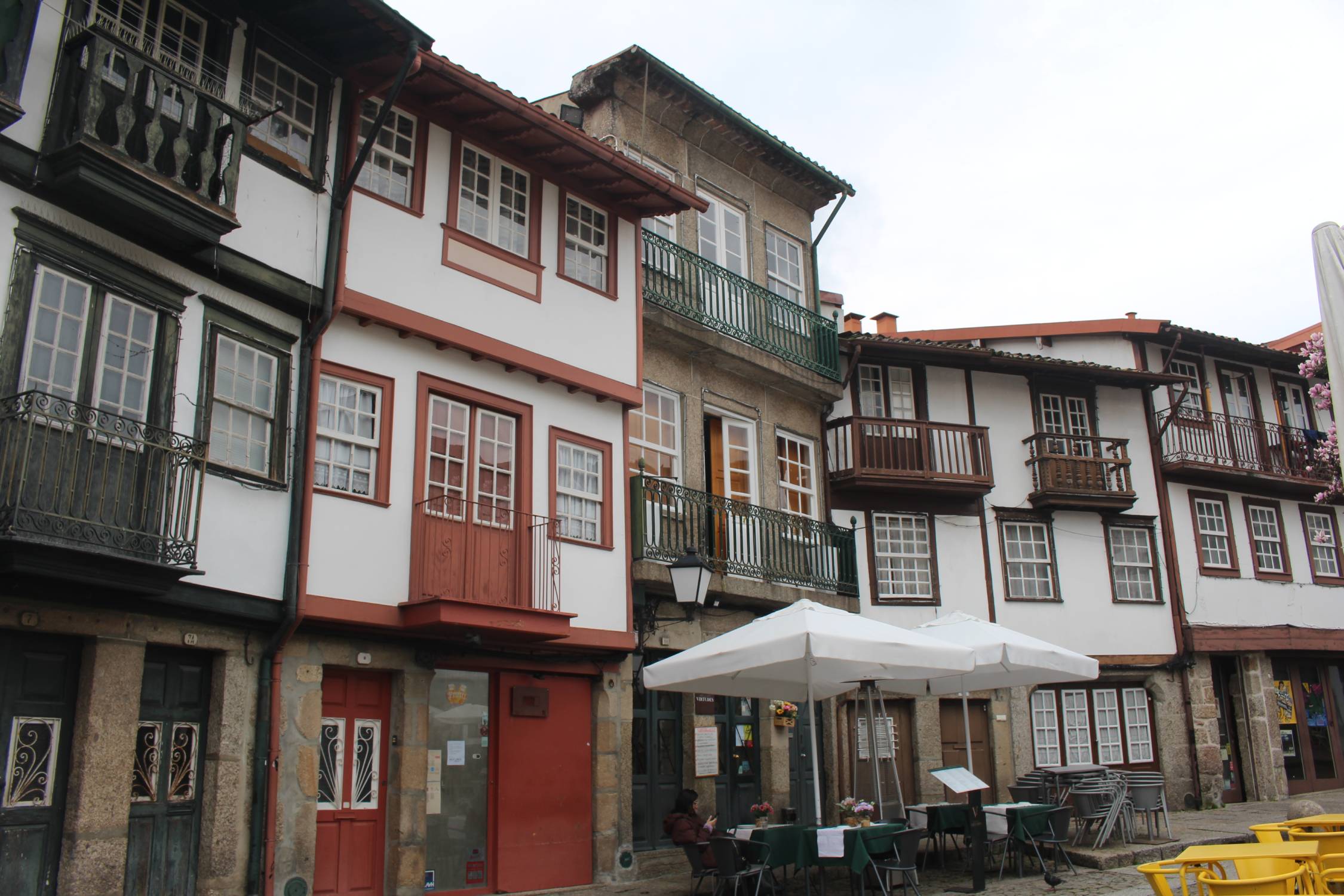 Guimarães, largo da Oliveira, maisons typiques