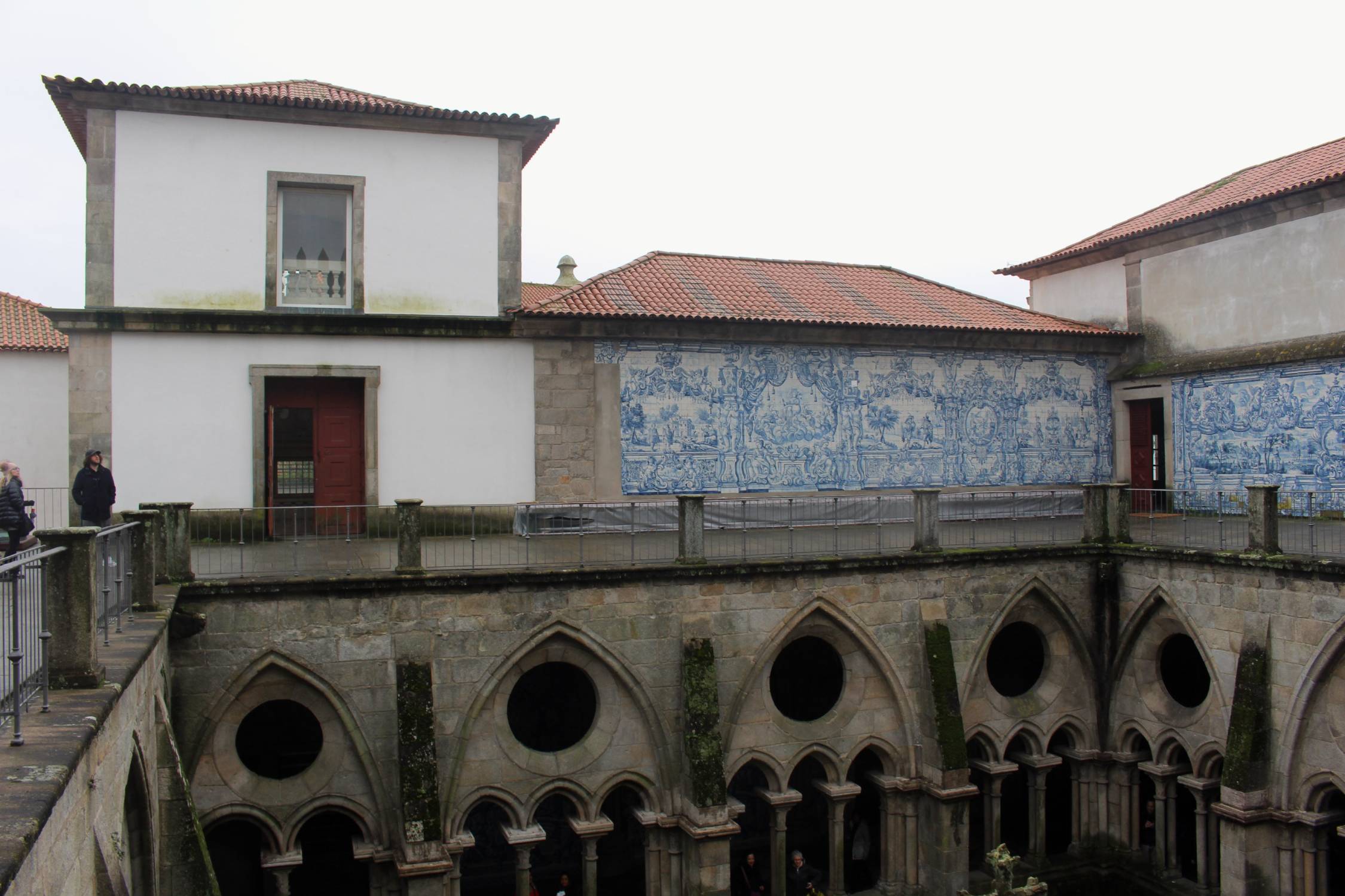 Porto, cathédrale, cloître, azulejos