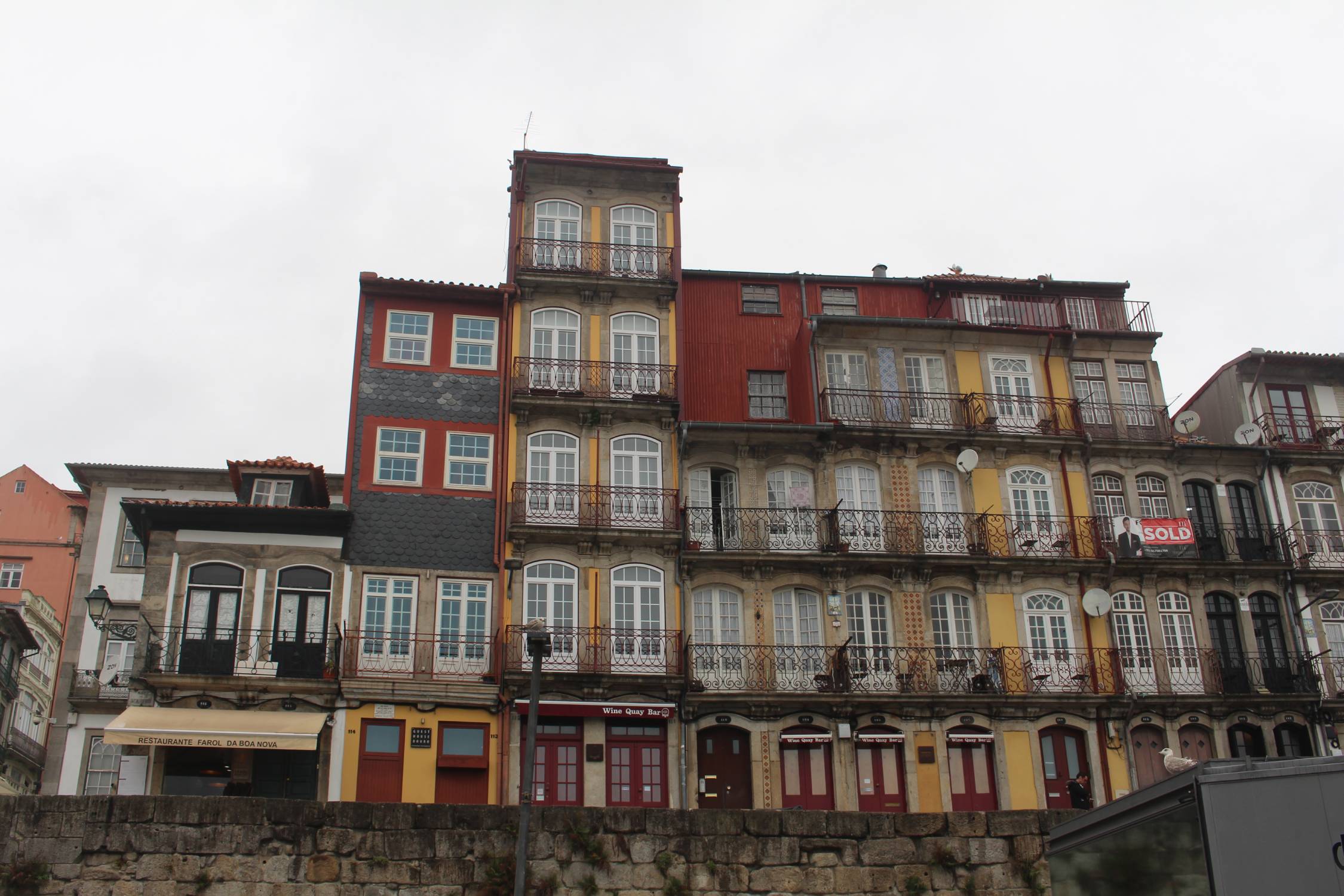 Porto, le Douro, maisons colorées